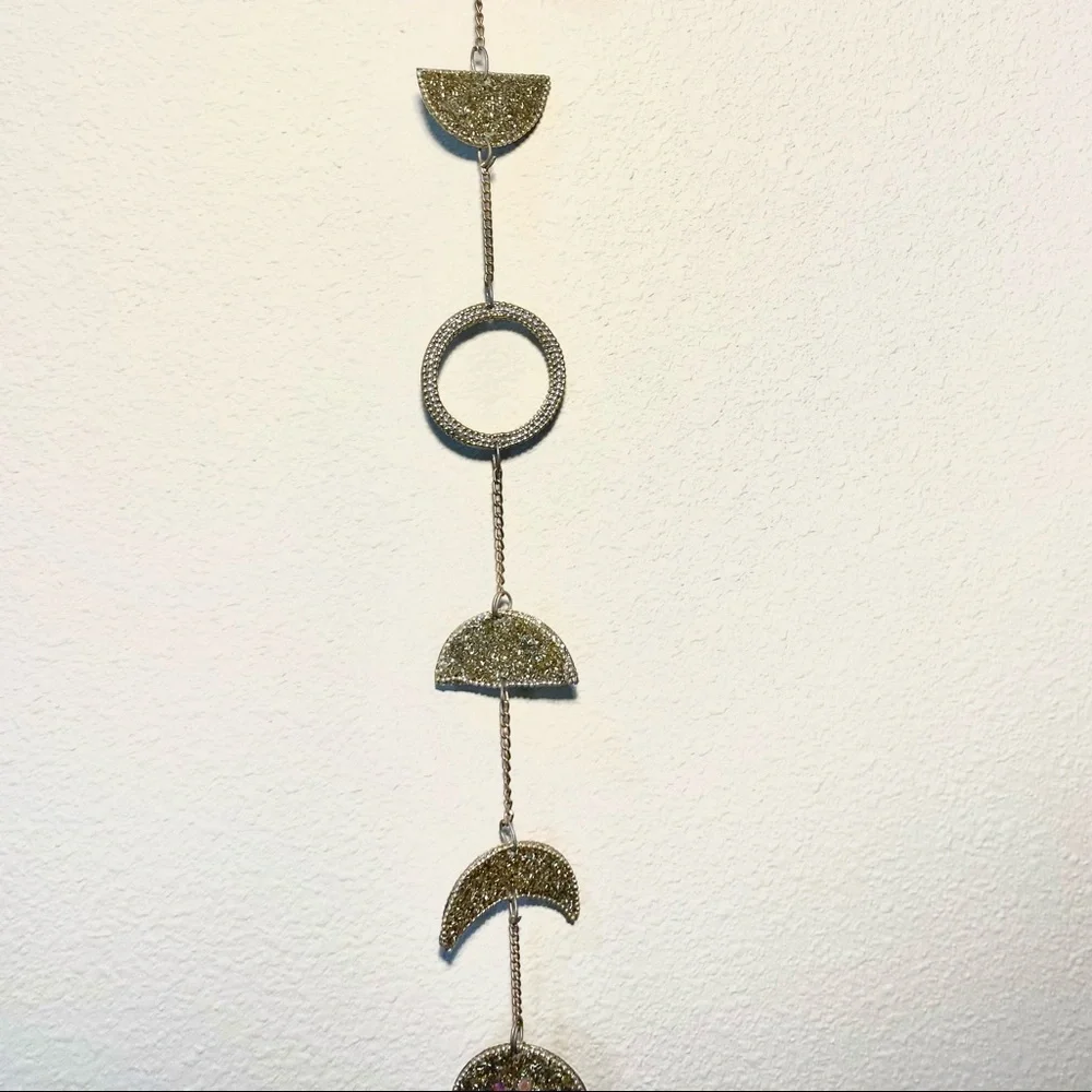 Decorative Chain Wall Room Accent in gold purple colors